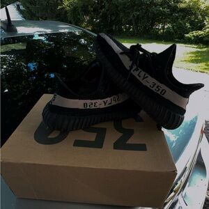 Yeezys V2 Oreos